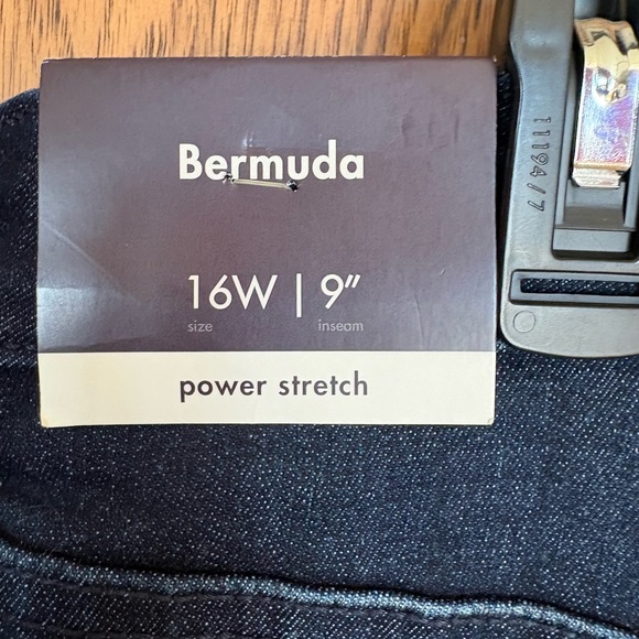 NWT Ava & Viv Women's Dark Blue Bermuda Shorts Size 16W - Picture 4 of 4